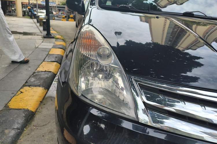 Used Nissan Livina 2010 Jingyue Edition 1.6L Manual All-Around Model Right Front Headlight