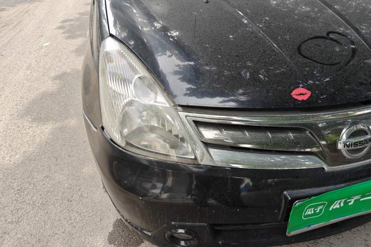 Used Nissan Livina 2010 Jingyue Edition 1.6L Manual Supercharged Model Right Front Headlight