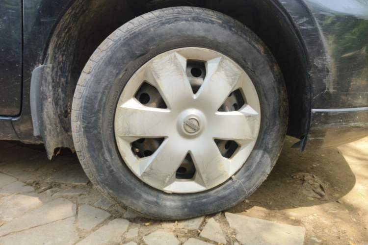 Used Nissan Livina 2010 Jingyue Edition 1.6L Manual All-Around Model Right Front Wheel Hub