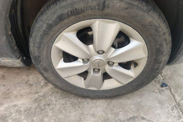 Used Nissan Livina 2010 Jingrui Edition 1.6L Manual Standard Model Right Front Wheel Hub