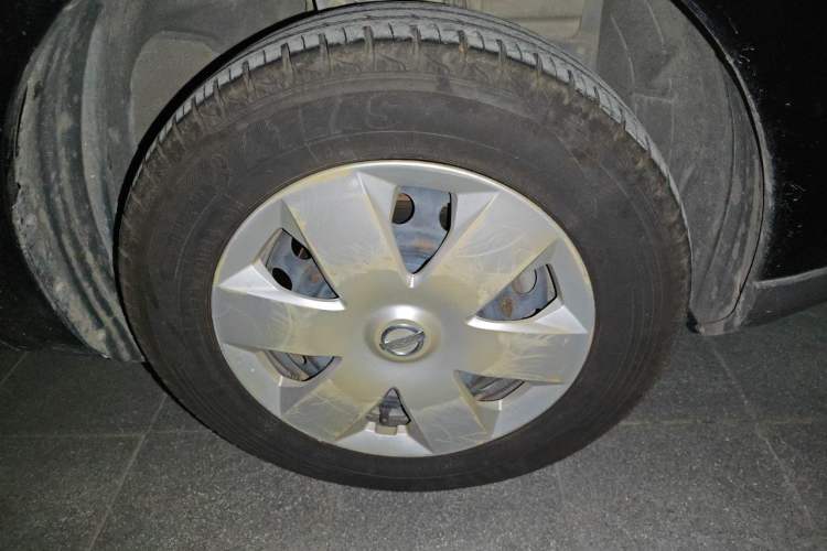 Used Nissan Livina 2010 Jingyue Edition 1.6L Manual All-Around Model Right Front Wheel Hub