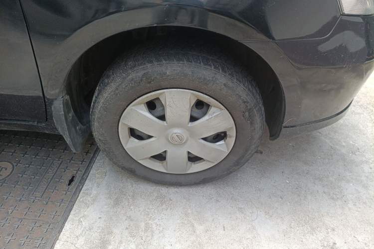 Used Nissan Livina 2010 Jingyue Edition 1.6L Manual All-Around Model Right Front Wheel Hub