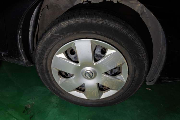 Used Nissan Livina 2010 Jingyue Edition 1.6L Manual All-Around Model Right Front Wheel Hub