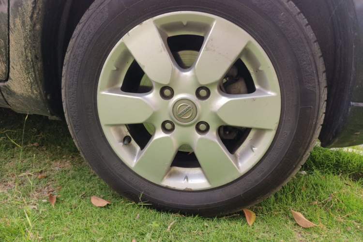 Used Nissan Livina 2010 JINRUI Edition 1.6L Automatic Standard Model Right Front Wheel Hub