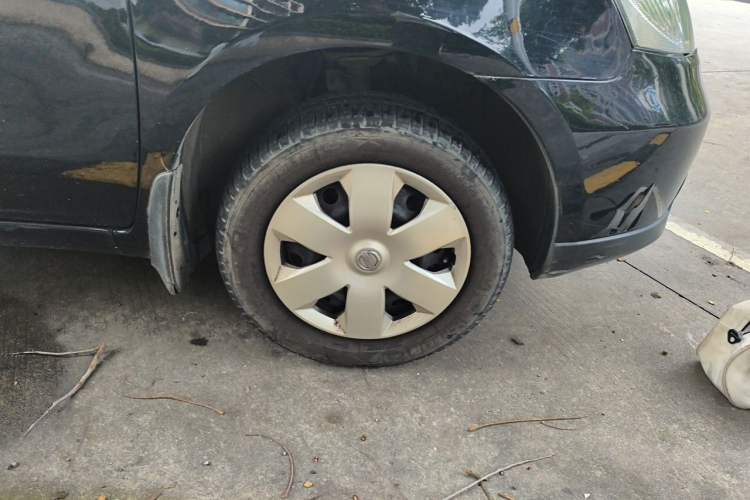 Used Nissan Livina 2010 Jingyue Edition 1.6L Manual All-Around Model Right Front Wheel Hub