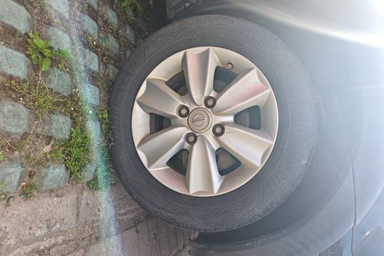 Used Nissan Livina 2010 Jingrui Edition 1.6L Manual Standard Model Right Front Wheel Hub