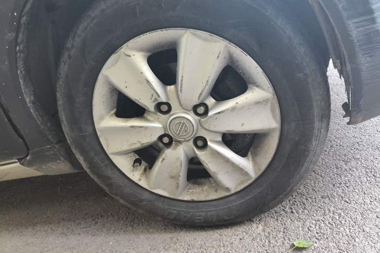 Used Nissan Livina 2010 Jingrui Edition 1.6L Automatic Smart Model Right Front Wheel Hub