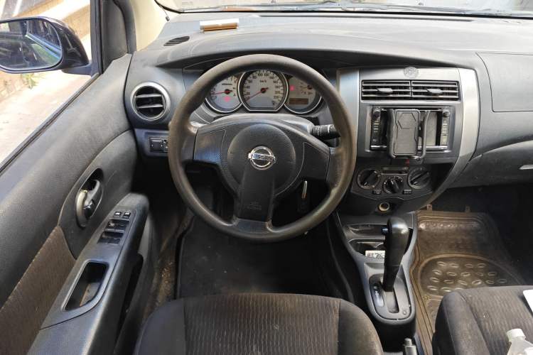 Used Nissan Livina 2010 Jingyue Edition 1.6L Automatic All-in-One Model Steering Wheel