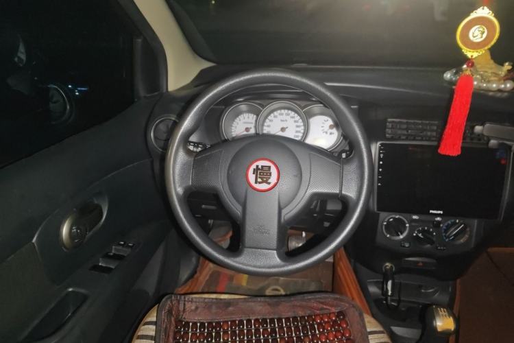 Used Nissan Livina 2010 Jingyue Edition 1.6L Manual All-Around Model Steering Wheel