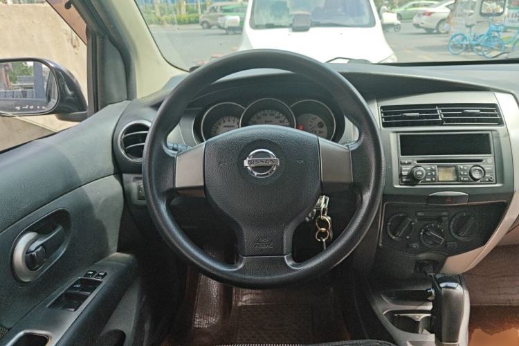 Used Nissan Livina 2010 JINRUI Edition 1.6L Automatic Standard Model Steering Wheel