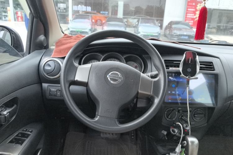 Used Nissan Livina 2010 Jingrui Edition 1.6L Automatic Smart Model Steering Wheel