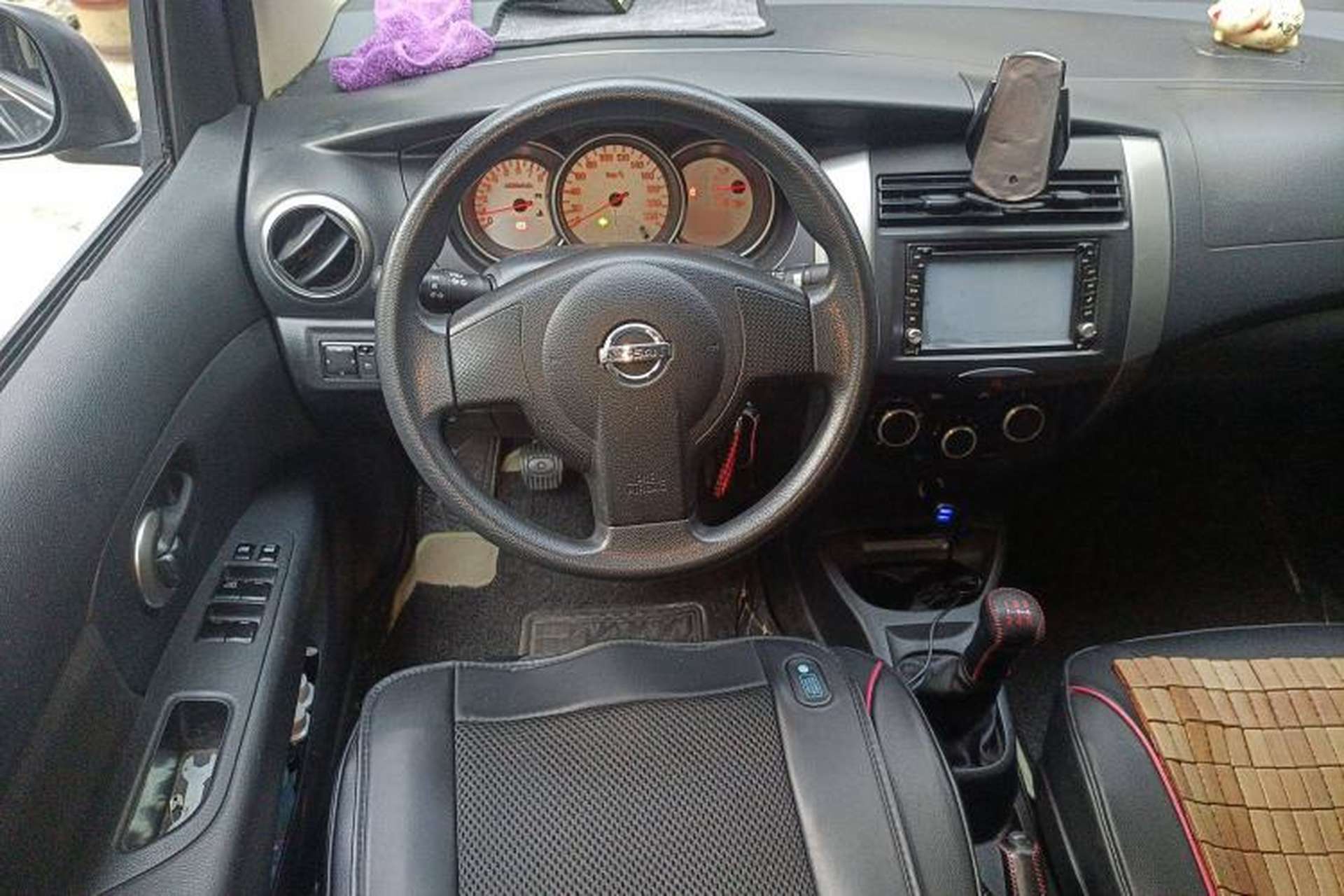 Used Nissan Livina 2010 Jingyue Edition 1.6L Manual All-Around Model Steering Wheel