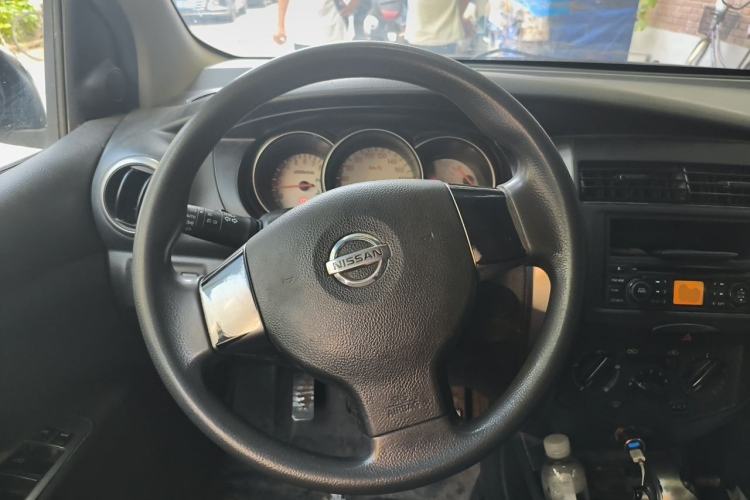Used Nissan Livina 2010 Jingrui Edition 1.6L Automatic Smart Model Steering Wheel