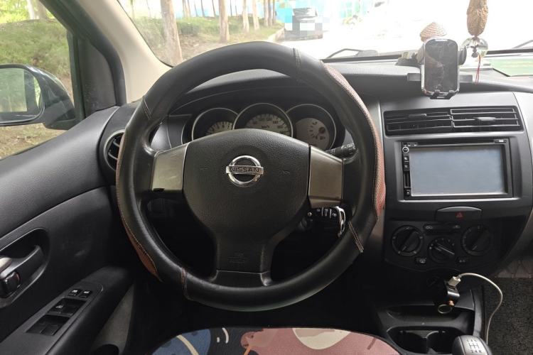 Used Nissan Livina 2010 Jingyue Edition 1.6L Manual Supercharged Model Steering Wheel