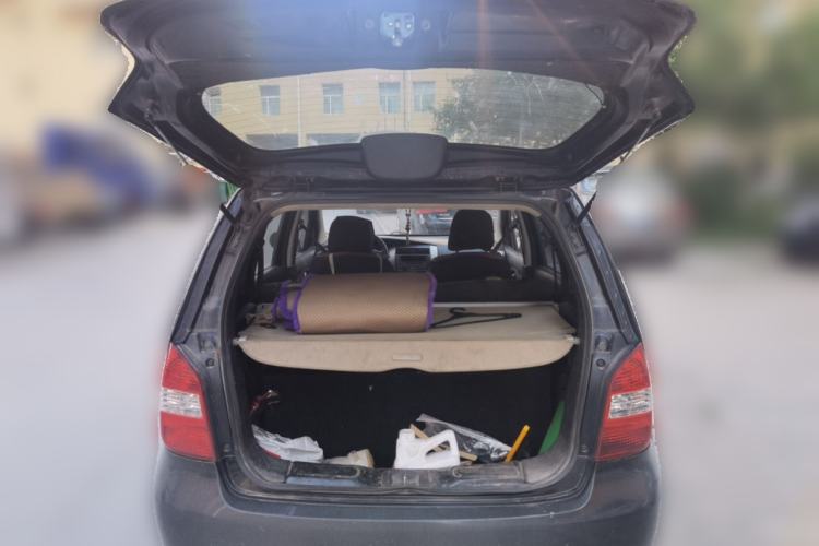 Used Nissan Livina 2010 Jingyue Edition 1.6L Automatic All-in-One Model Trunk