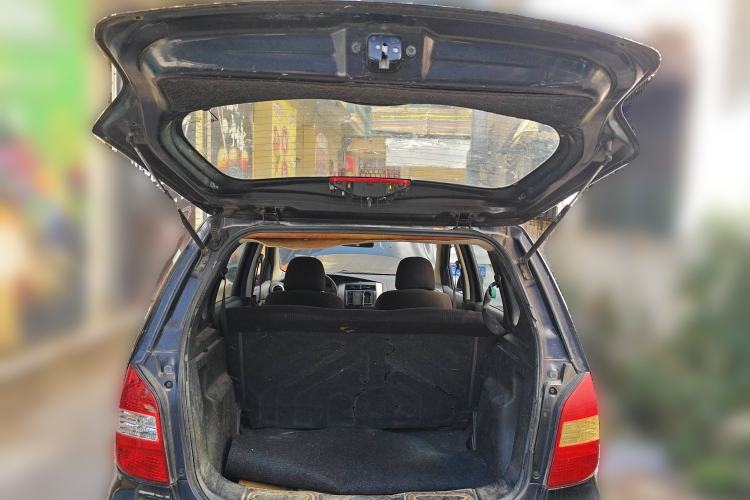 Used Nissan Livina 2010 Jingyue Edition 1.6L Automatic All-in-One Model Trunk