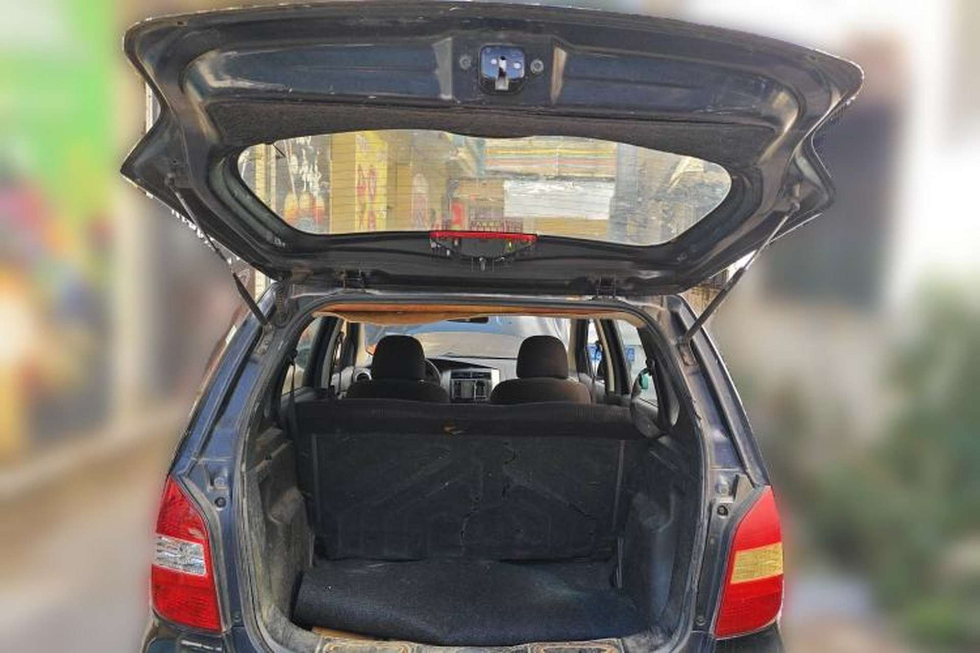 Used Nissan Livina 2010 Jingyue Edition 1.6L Automatic All-in-One Model Trunk