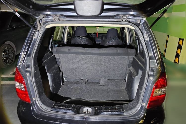 Used Nissan Livina 2010 Jingyue Edition 1.6L Manual All-Around Model Trunk