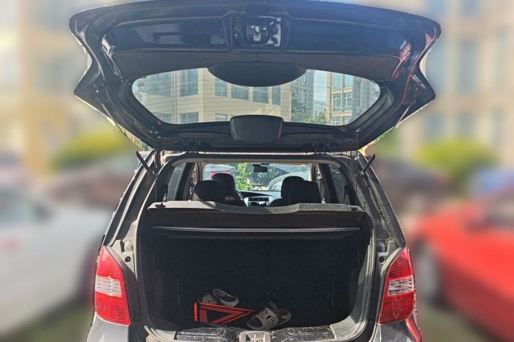 Used Nissan Livina 2010 Jingrui Edition 1.6L Manual Standard Model Trunk