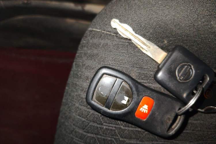 Used Nissan Livina 2010 Jingyue Edition 1.6L Manual All-Around Model Vehicle Key