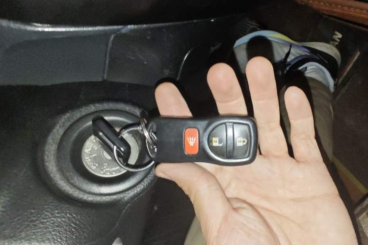 Used Nissan Livina 2010 Jingyue Edition 1.6L Manual All-Around Model Vehicle Key