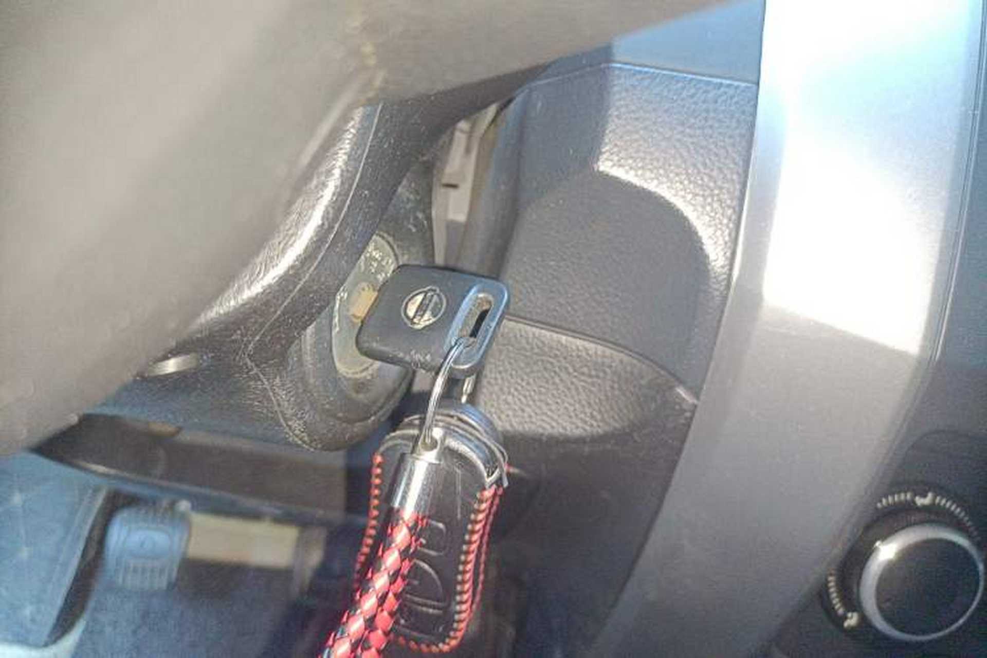 Used Nissan Livina 2010 Jingyue Edition 1.6L Manual All-Around Model Vehicle Key
