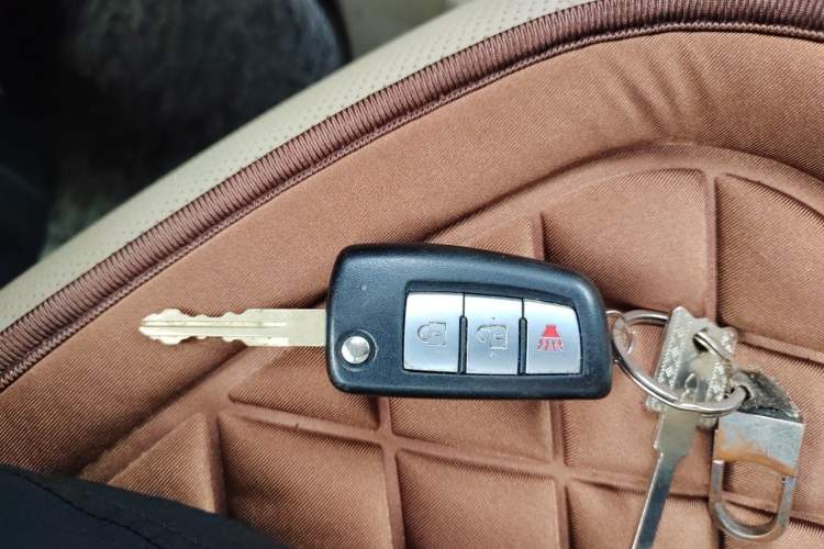 Used Nissan Livina 2010 Jingyi Edition 1.8L Manual Standard Model Vehicle Key