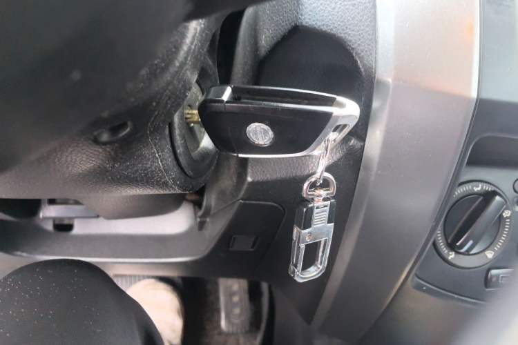 Used Nissan Livina 2010 JINRUI Edition 1.6L Automatic Standard Model Vehicle Key