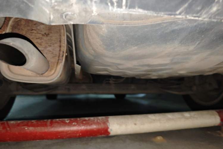 Used Nissan Livina 2010 Jingyi Edition 1.8L Automatic Standard Model Chassis Rear