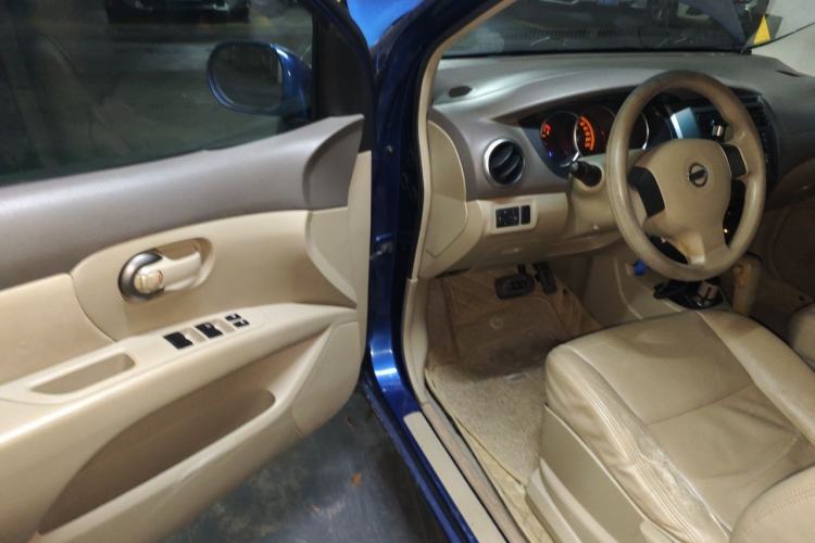 Used Nissan Livina 2010 Jingyi Edition 1.8L Automatic Standard Model Driver Seat