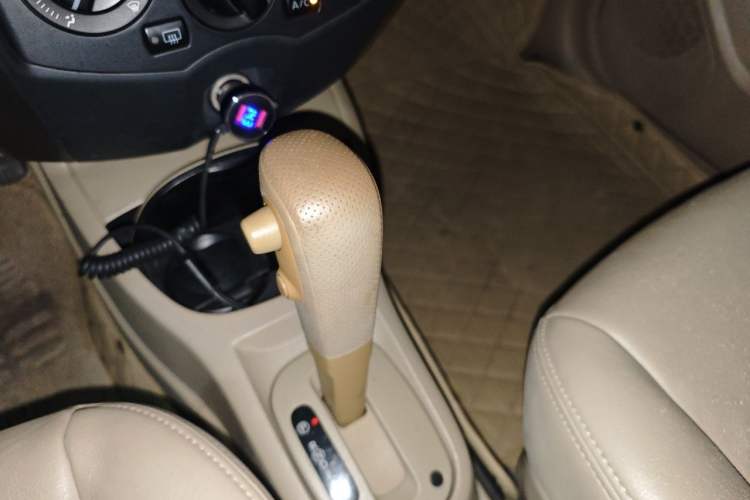 Used Nissan Livina 2010 Jingyi Edition 1.8L Automatic Standard Model Gear Lever