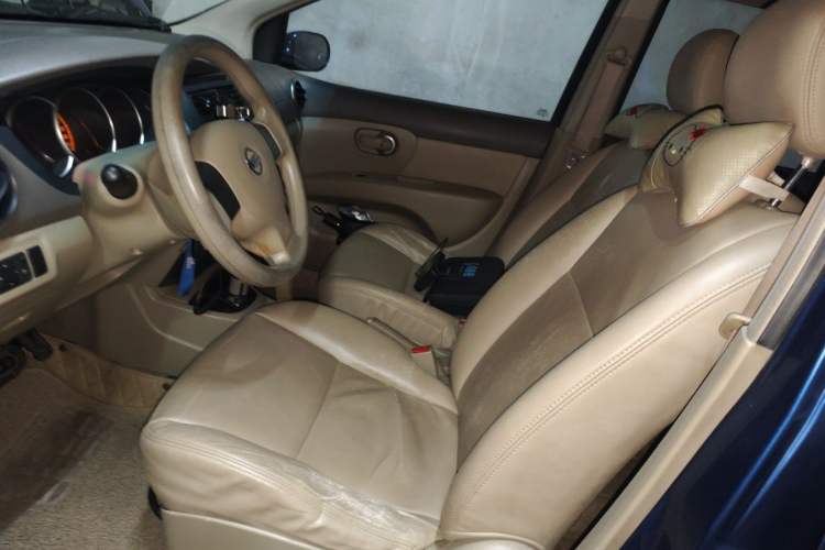 Used Nissan Livina 2010 Jingyi Edition 1.8L Automatic Standard Model Left Front Seat