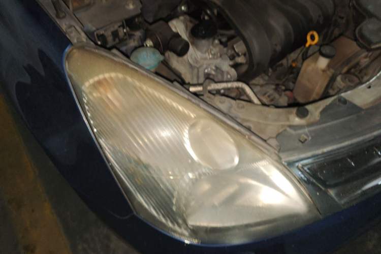 Used Nissan Livina 2010 Jingyi Edition 1.8L Automatic Standard Model Right Front Headlight