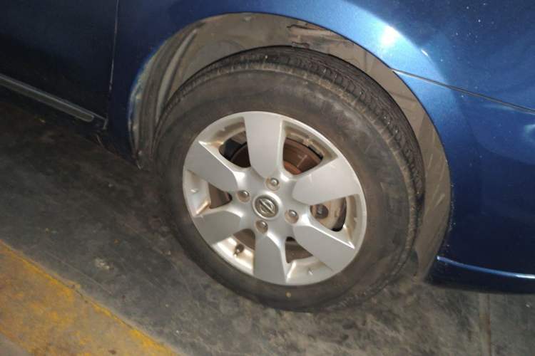 Used Nissan Livina 2010 Jingyi Edition 1.8L Automatic Standard Model Right Front Wheel Hub