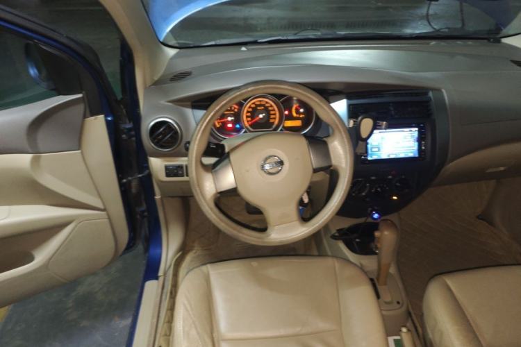 Used Nissan Livina 2010 Jingyi Edition 1.8L Automatic Standard Model Steering Wheel