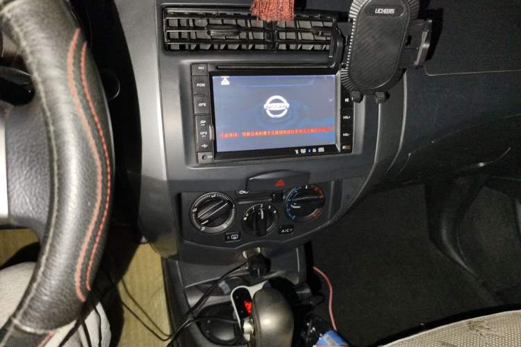 Used Nissan Livina 2010 Jingyue Edition 1.6L Automatic All-in-One Model Audio And AC Panel