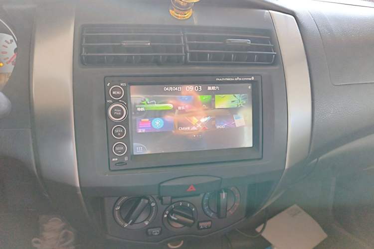 Used Nissan Livina 2010 JINRUI Edition 1.6L Automatic Standard Model Audio And AC Panel