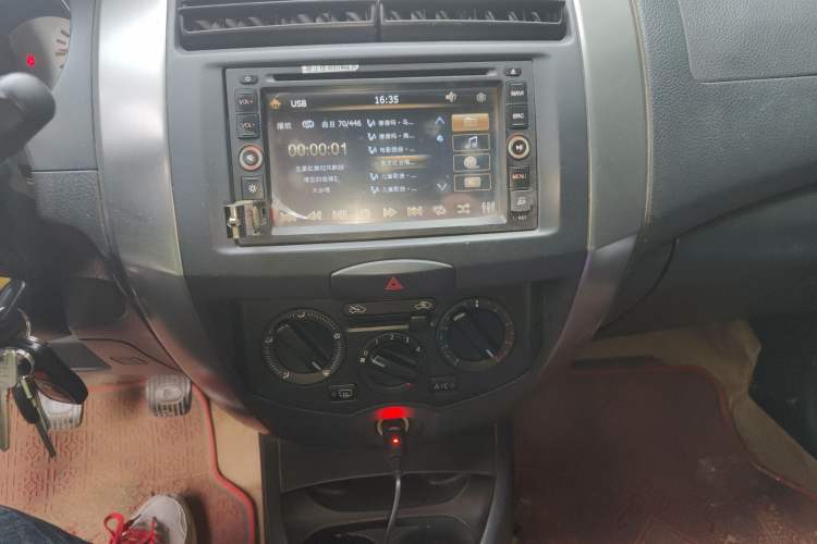 Used Nissan Livina 2010 Jingrui Edition 1.6L Manual Standard Model Audio And AC Panel