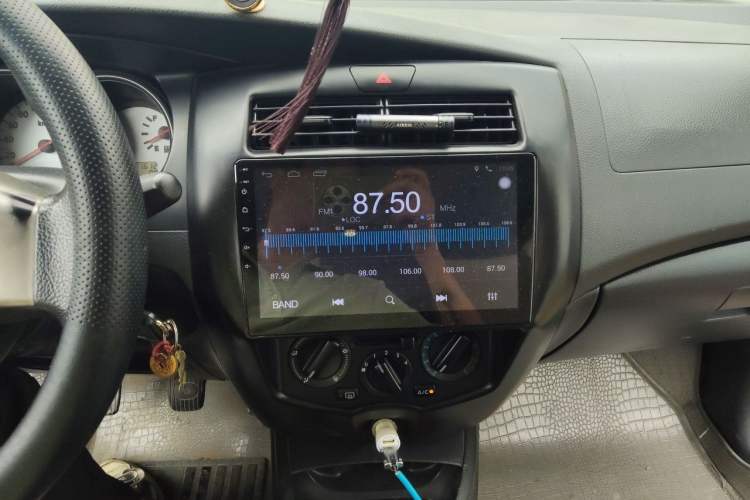 Used Nissan Livina 2010 Jingrui Edition 1.6L Manual Standard Model Audio And AC Panel
