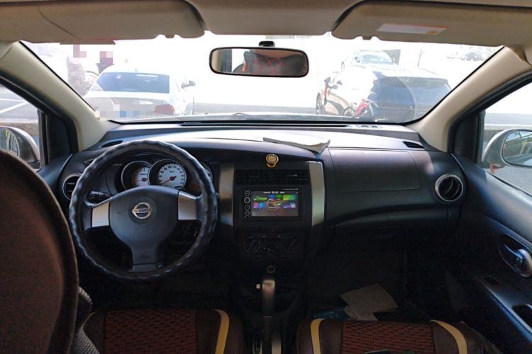 Used Nissan Livina 2010 JINRUI Edition 1.6L Automatic Standard Model Center Console