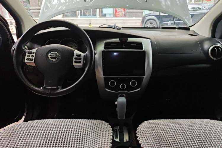 Used Nissan Livina 2010 JINRUI Edition 1.6L Automatic Standard Model Center Console