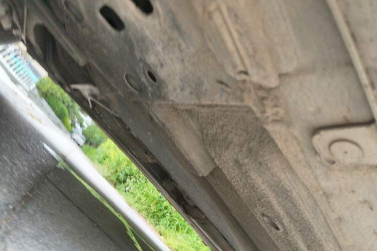 Used Nissan Livina 2010 Jingyue Edition 1.6L Manual All-Around Model Chassis Front Left