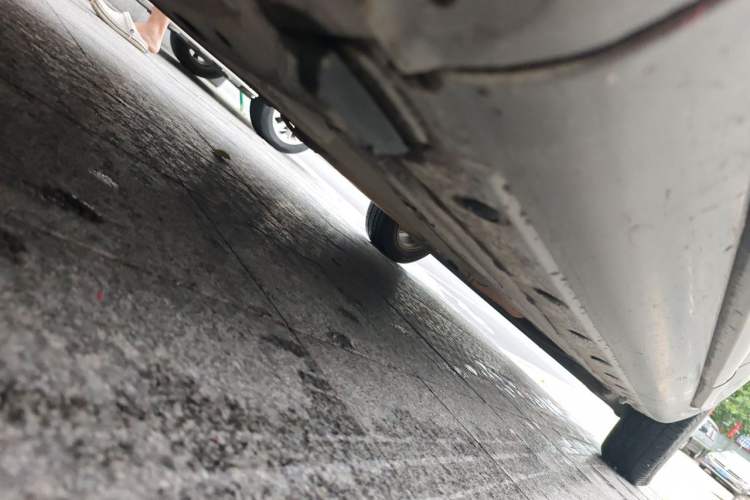 Used Nissan Livina 2010 Jingyi Edition 1.8L Automatic Standard Model Chassis Front Left