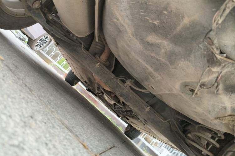 Used Nissan Livina 2010 Jingyue Edition 1.6L Manual All-Around Model Chassis Front