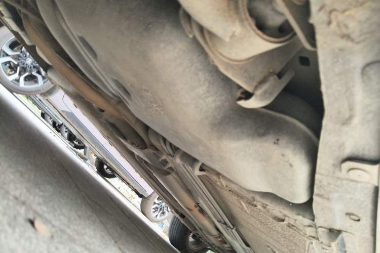 Used Nissan Livina 2010 Jingyue Edition 1.6L Manual All-Around Model Chassis Front Right
