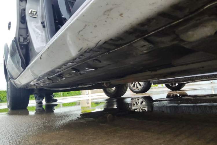 Used Nissan Livina 2010 Jingrui Edition 1.6L Manual Standard Model Chassis Front Right