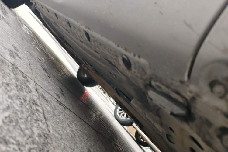 Used Nissan Livina 2010 Jingyi Edition 1.8L Automatic Standard Model Chassis Front Right