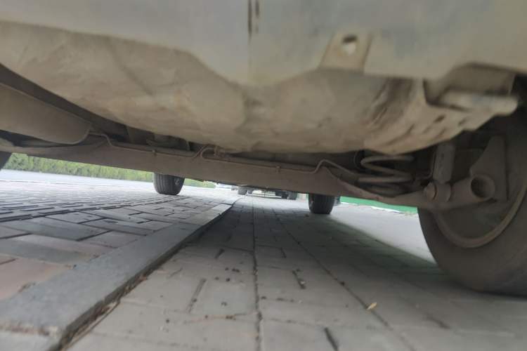 Used Nissan Livina 2010 Jingrui Edition 1.6L Manual Standard Model Chassis Rear