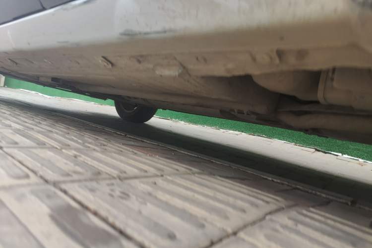 Used Nissan Livina 2010 Jingrui Edition 1.6L Manual Standard Model Chassis Rear Left