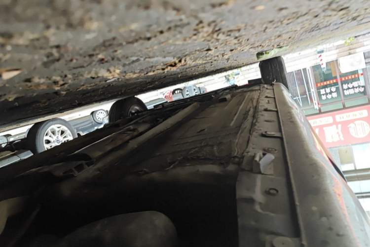 Used Nissan Livina 2010 JINRUI Edition 1.6L Automatic Standard Model Chassis Rear Left